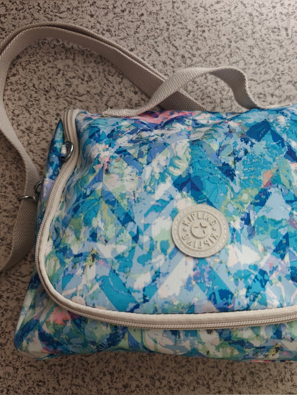 Kipling Kichirou insulated lunch bag Boogie Beach" blue